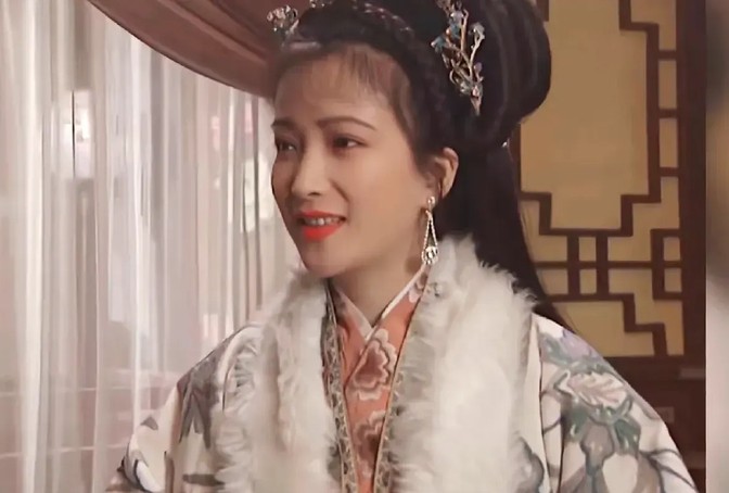 直角肩造型违和感_古装剧溜肩美_美人肩长什么样