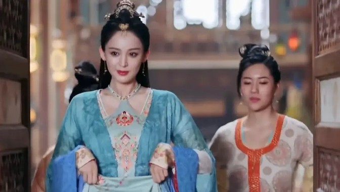 古装剧溜肩美_美人肩长什么样_直角肩造型违和感