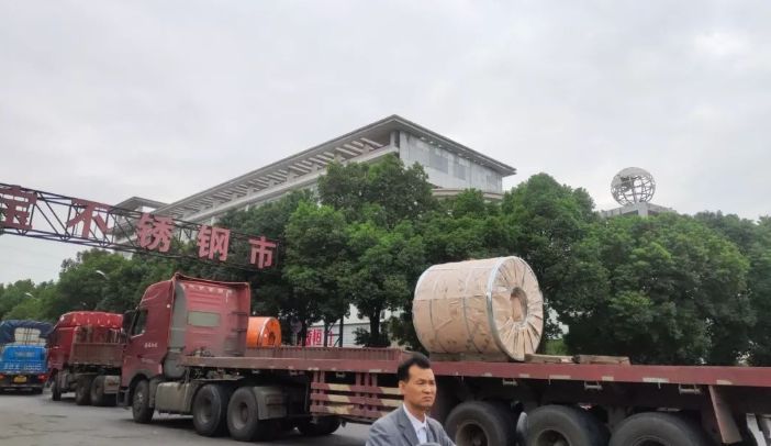 货车改装拉钢材_钢材运输超载问题_无锡钢铁贸易有限公司