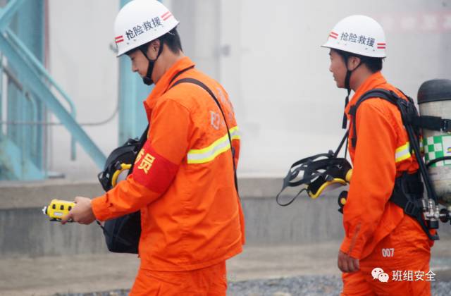 天津仓储物流公司火灾现场_润滑油是易燃品吗_天津滨海新区润滑油仓库火灾