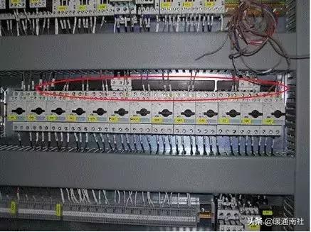 小母线端子_电气元件安装要求_电气柜布局规范