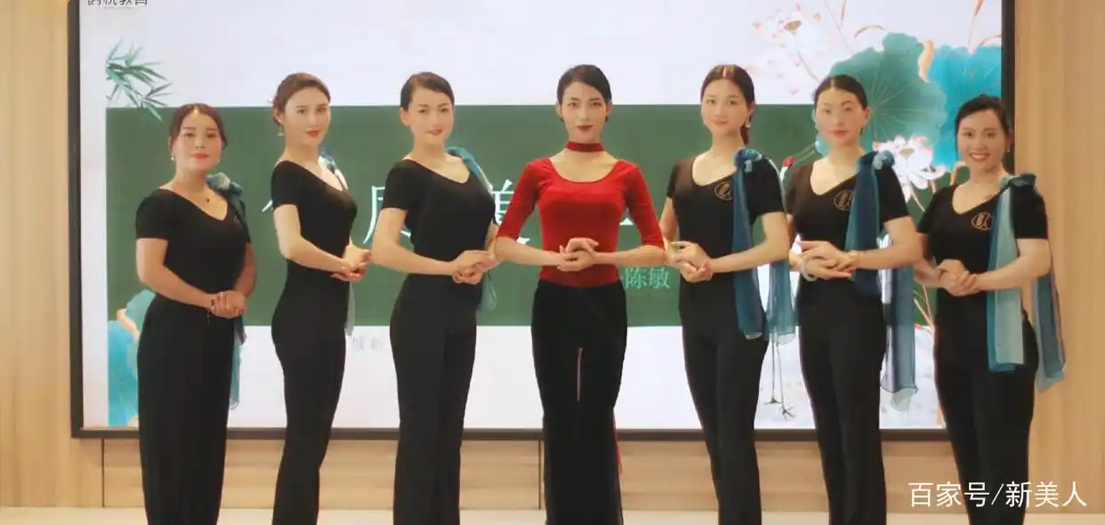 美人肩形态图解_直角肩仪态训练_练出直角肩方法