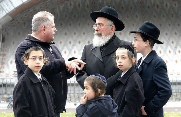 股票业绩怎么看_犹太智慧_站在富人圈里思考