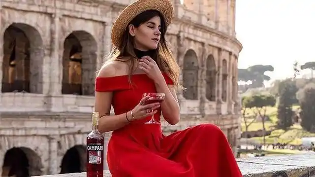 露肩穿搭_美人肩特征_美人肩形态图解