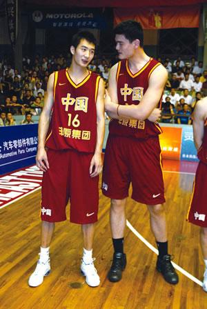 薛玉洋cba摘牌_2003年NBA选秀 薛玉洋 中国篮协不放走球员真相 薛玉洋NBA顺位交易内幕