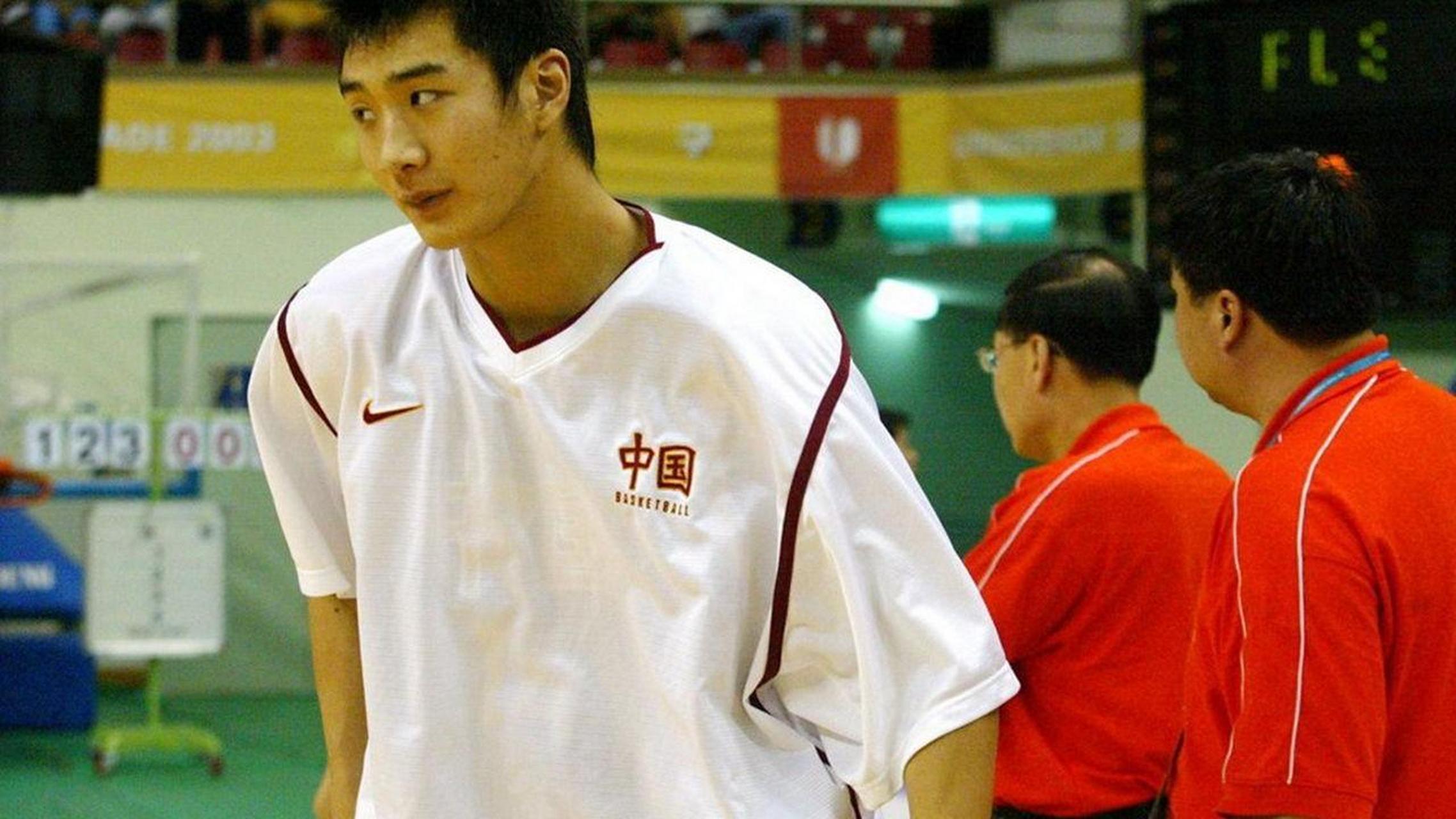 2003年NBA选秀 薛玉洋 中国篮协不放走球员真相 薛玉洋NBA顺位交易内幕_薛玉洋cba摘牌