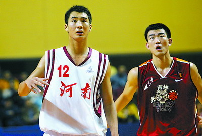 2003年NBA选秀 薛玉洋 中国篮协不放走球员真相 薛玉洋NBA顺位交易内幕_薛玉洋cba摘牌