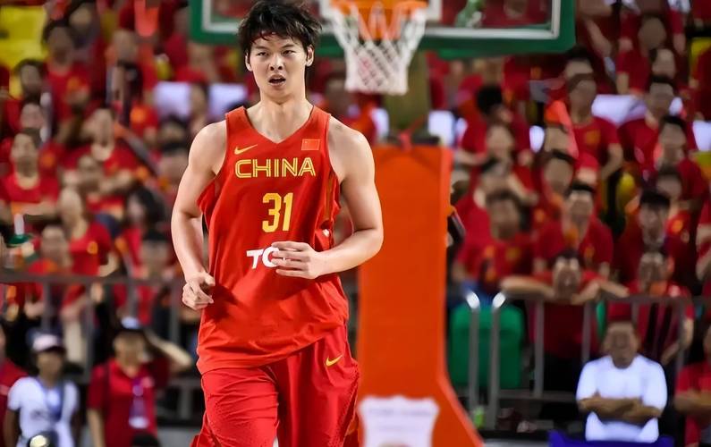 薛玉洋CBA摘牌天赋被质疑?对比张凯王哲林,短板明显